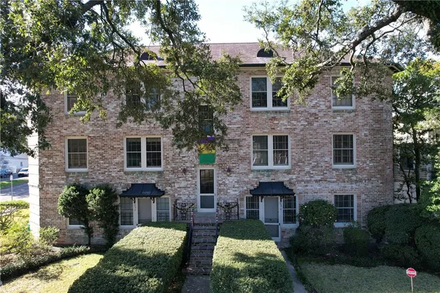 $1,800 | 5404 St Charles Avenue, Unit F, New Orleans, LA 70115