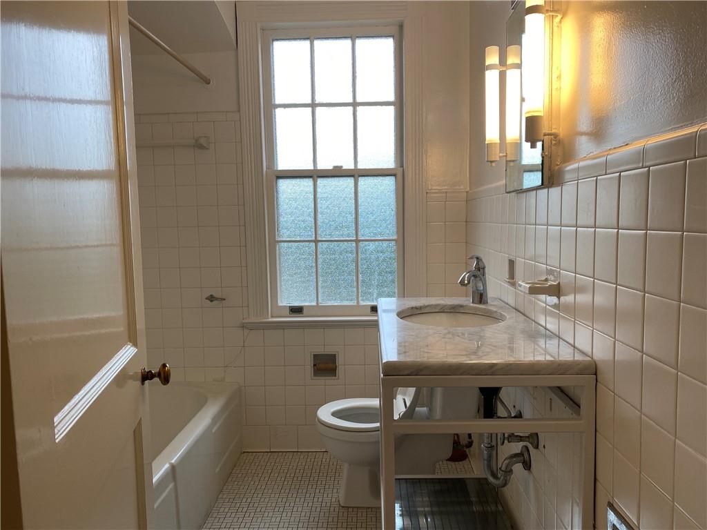 5404 St Charles Avenue, Unit F New Orleans, LA 70115 - Photo 10 of 12