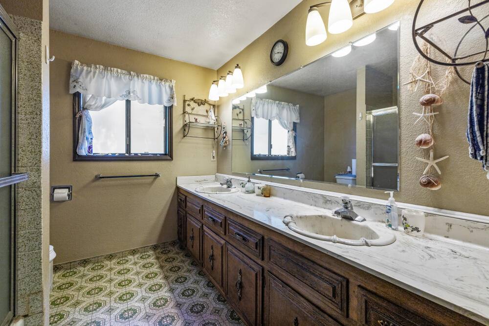 11445 Hill Road Klamath Falls, OR 97603 - Photo 20 of 51 020