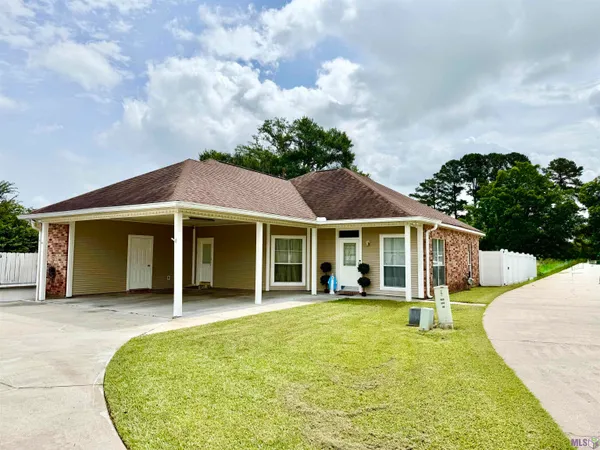 $210,000 | 214 South Daphne Avenue, Gonzales, LA 70737