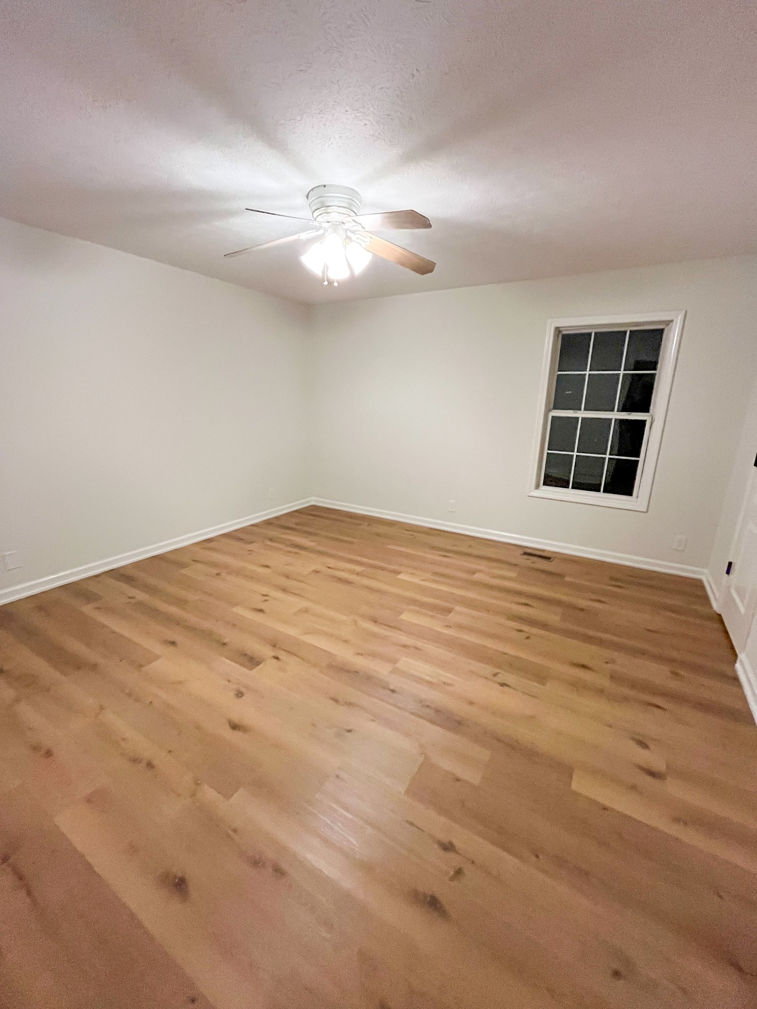 1905 Highway 259 Portland, TN 37148 - Photo 19 of 20 an empty room with windows and fan