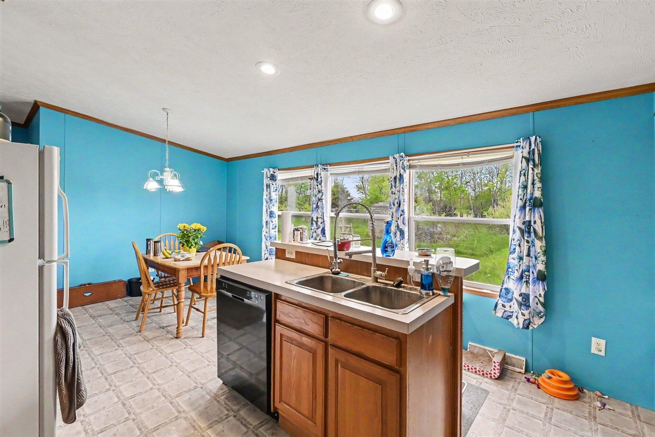10952 Frost Road Portland, MI 48875 - Photo 9 of 21