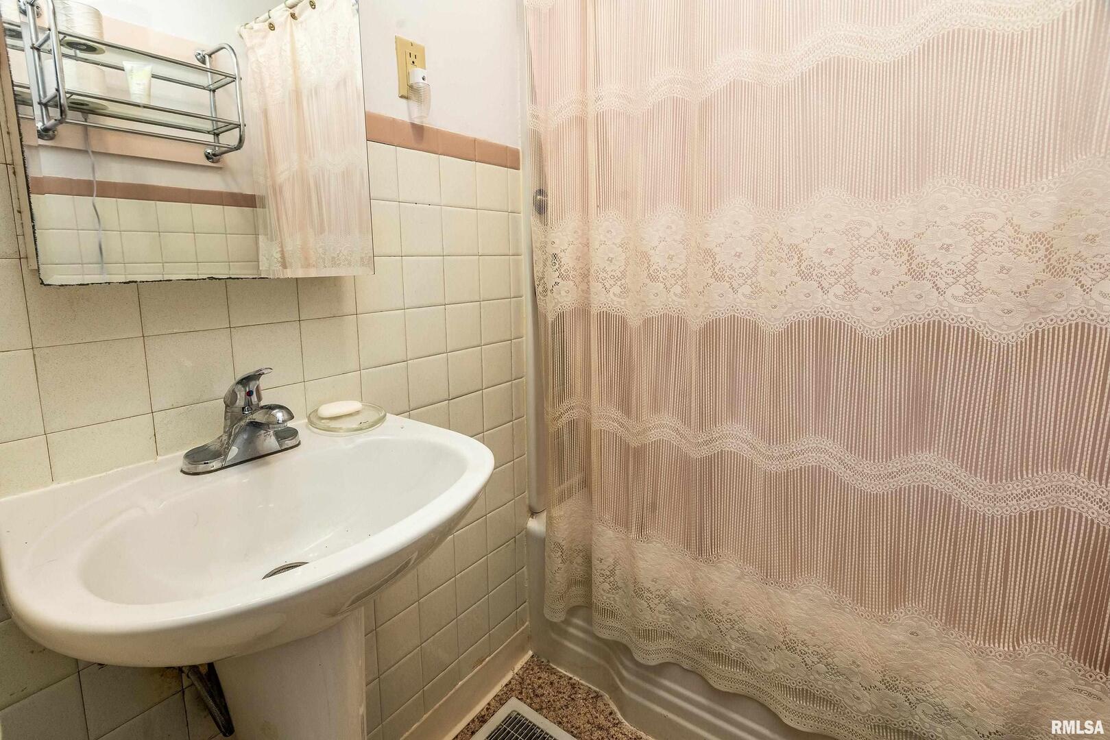 2320 McCord Street Murphysboro, IL 62966 - Photo 14 of 27 a bathroom with a sink and a mirror