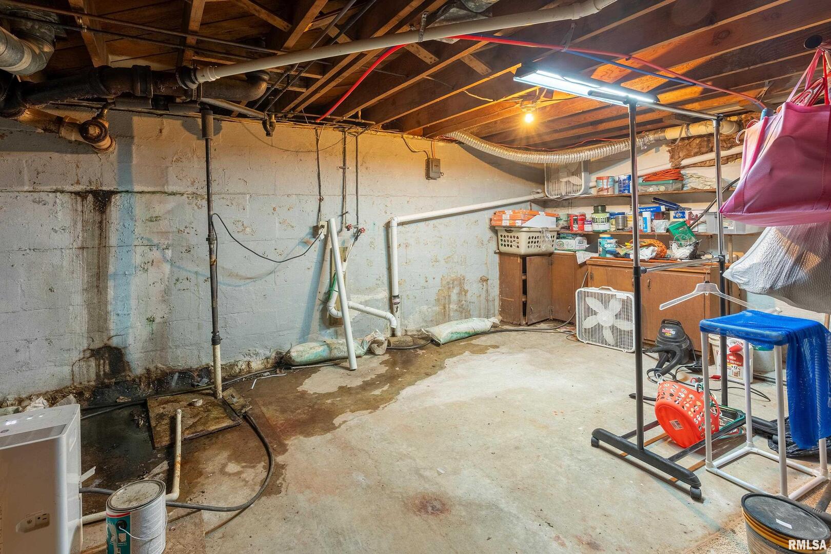 2320 McCord Street Murphysboro, IL 62966 - Photo 18 of 27 a view of a room with gym equipment