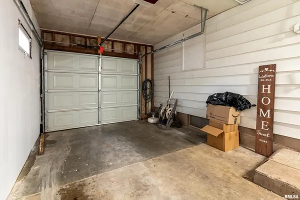 a view of a garage
