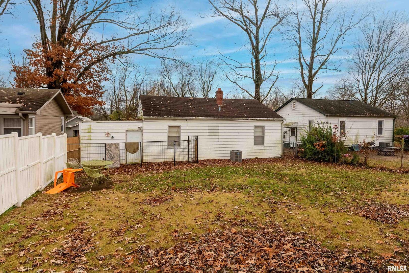 2320 McCord Street Murphysboro, IL 62966 - Photo 21 of 27 a front view of a house with a yard