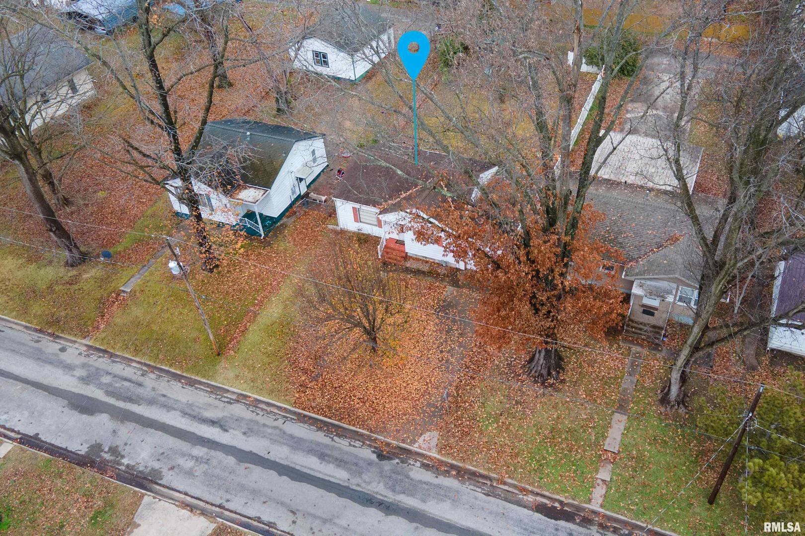 2320 McCord Street Murphysboro, IL 62966 - Photo 23 of 27 a view of swimming pool with a yard
