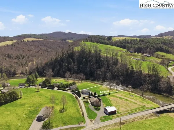 a view of an empty room with working space
