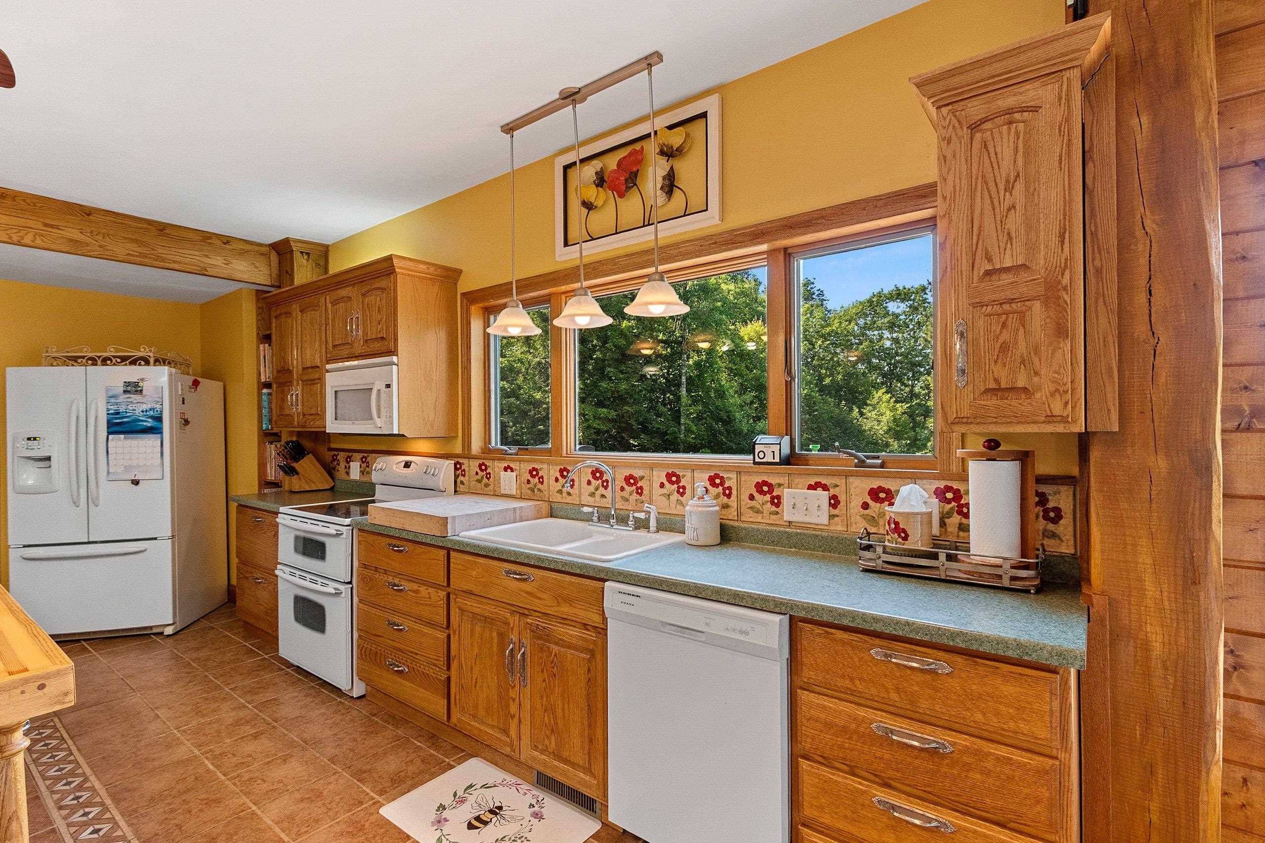 W8310 Meyer Lane Crivitz, WI 54114 - Photo 8 of 89