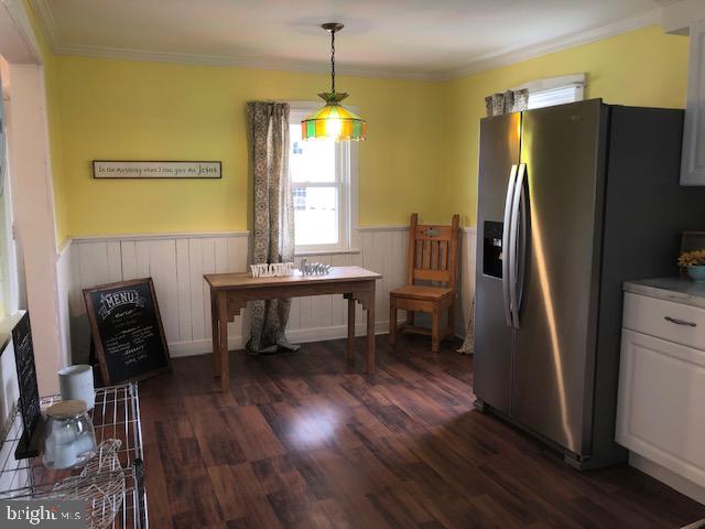 5108 Harney Road Taneytown, MD 21787 - Photo 3 of 68 Bright eat in kitchen