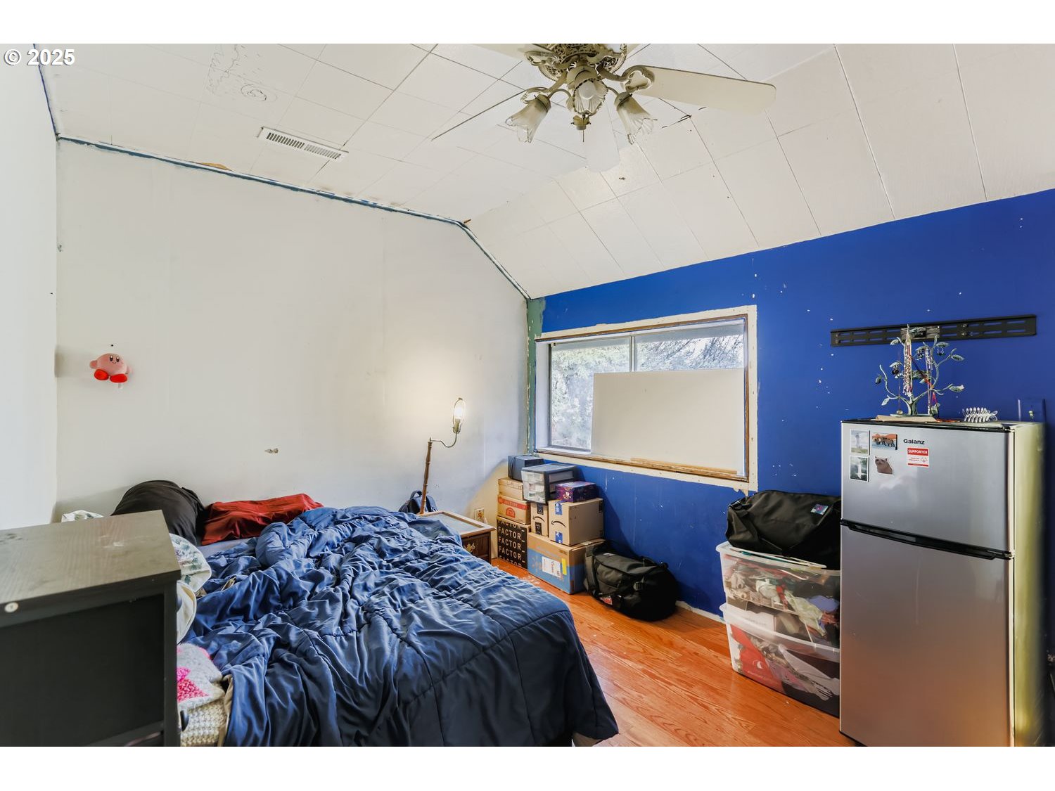 845 Southwest Blaine Street McMinnville, OR 97128 - Photo 22 of 28 a bedroom with a bed and a chandelier