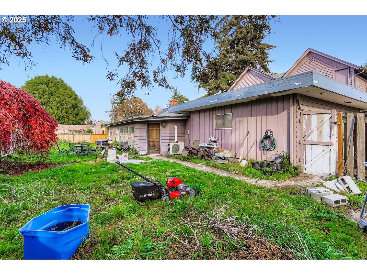 845 Southwest Blaine Street McMinnville, OR 97128 - Photo 27 of 28 a view of a house with backyard and garden