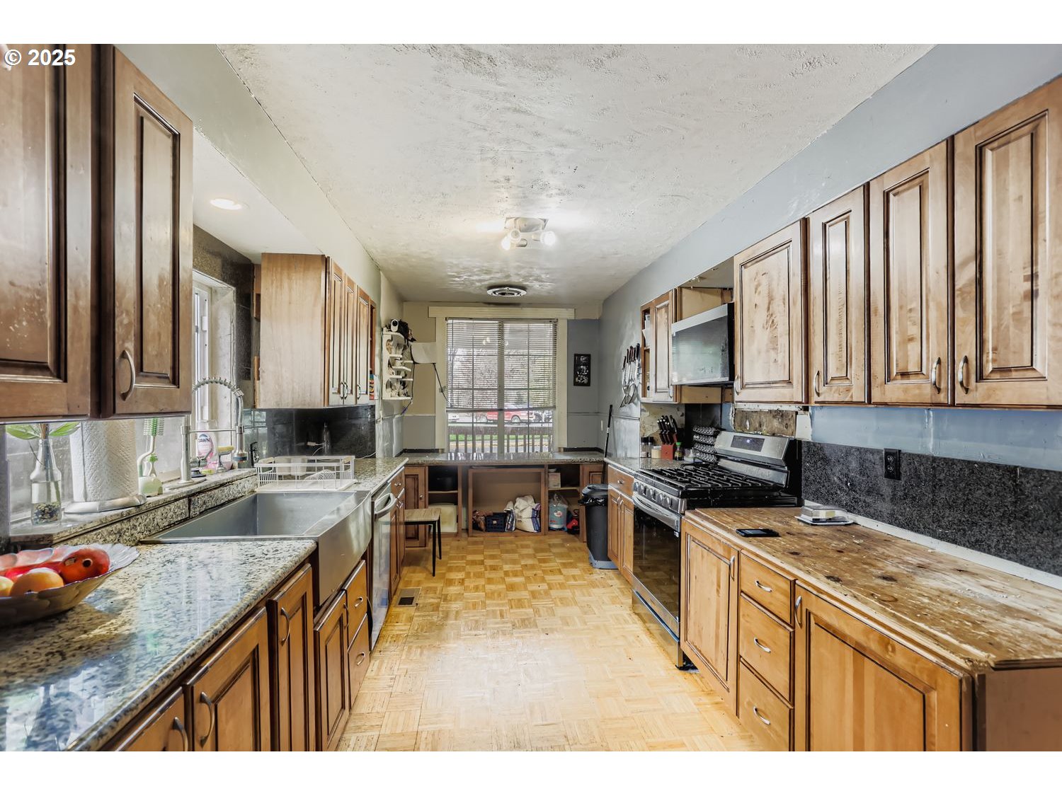 845 Southwest Blaine Street McMinnville, OR 97128 - Photo 5 of 28 a kitchen with kitchen island granite countertop a sink stove top oven and cabinets