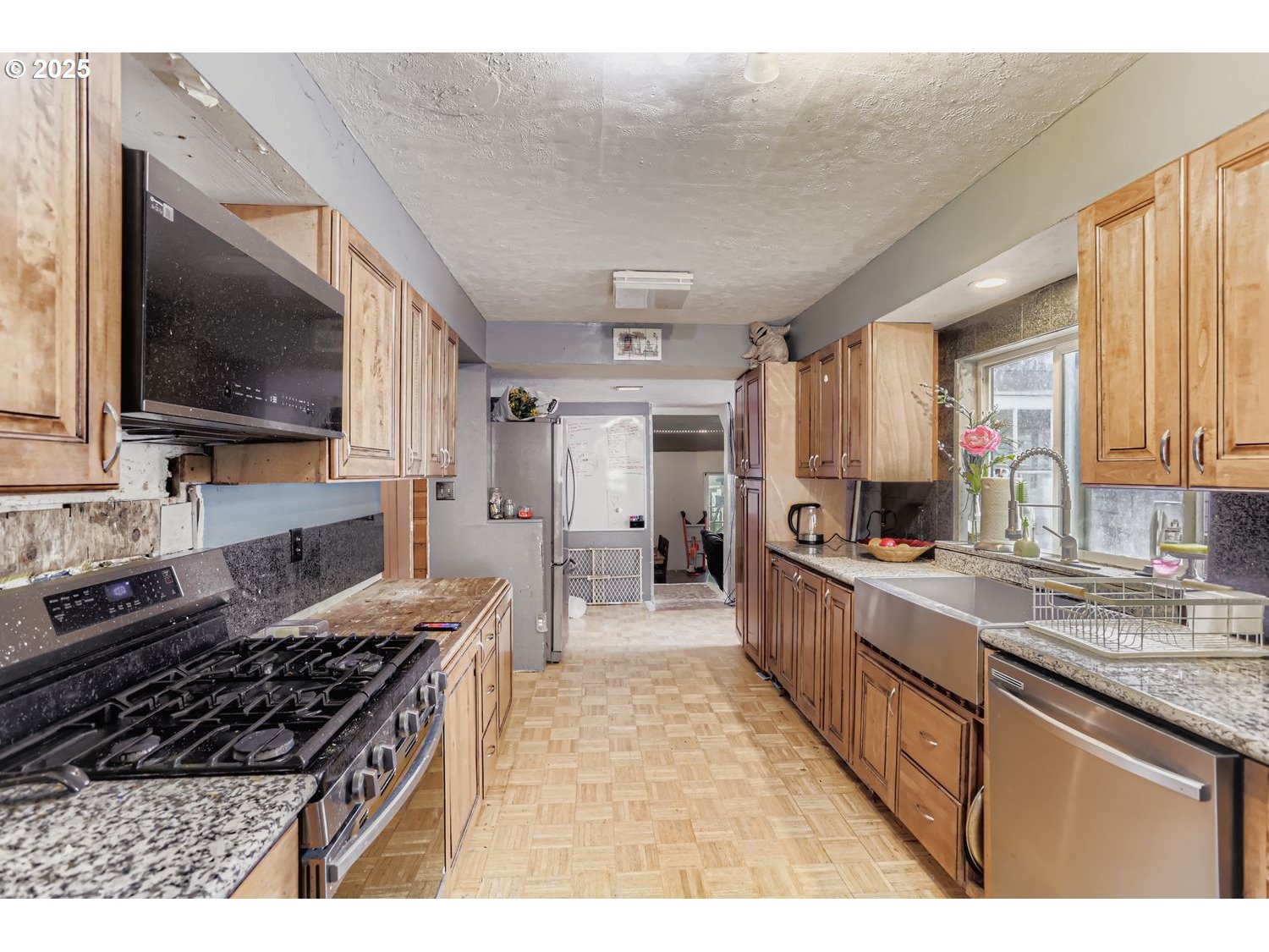 845 Southwest Blaine Street McMinnville, OR 97128 - Photo 7 of 28 a large kitchen with stainless steel appliances granite countertop a stove and a sink