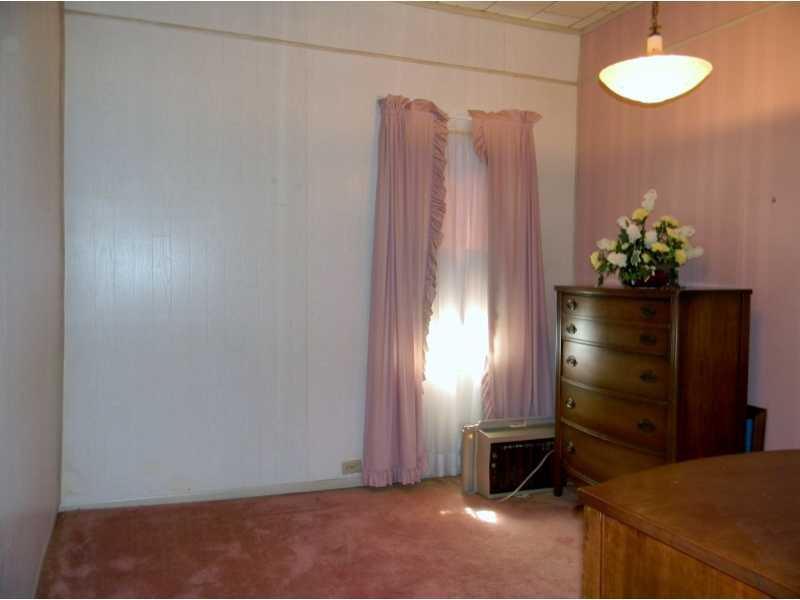 191 Mount Carmel Road Aleppo, PA 15310 - Photo 13 of 14 Bedroom. Main level-captive