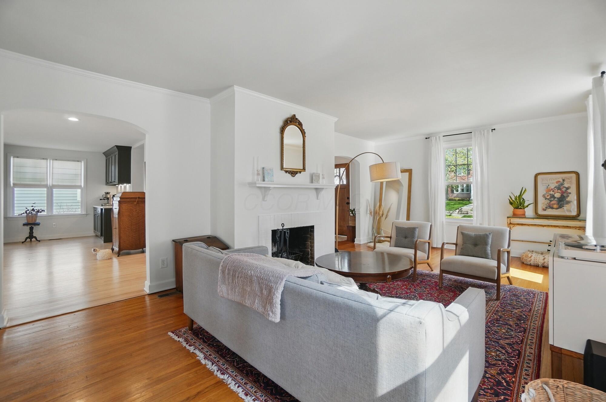 1611 Grenoble Road Columbus, OH 43221 - Photo 9 of 54 Living Room