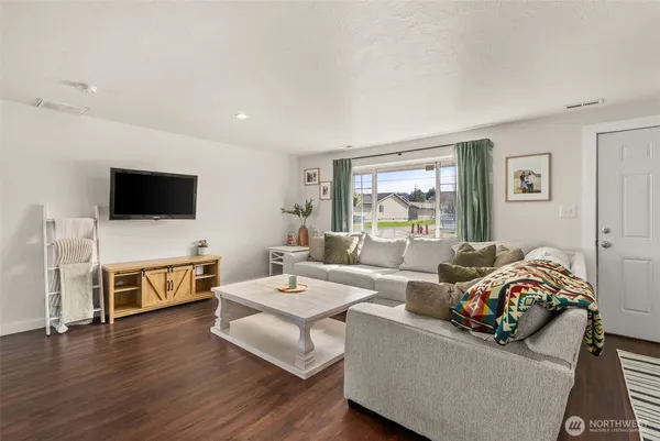 $525,000 | 120 Tacoma Avenue Northwest, Orting, WA 98360