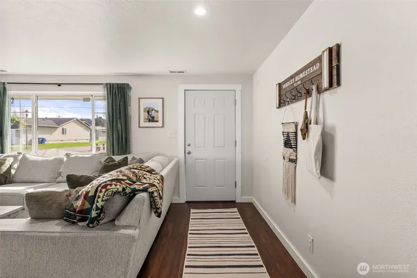 $525,000 | 120 Tacoma Avenue Northwest, Orting, WA 98360