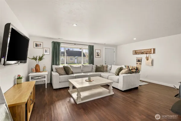 $525,000 | 120 Tacoma Avenue Northwest, Orting, WA 98360