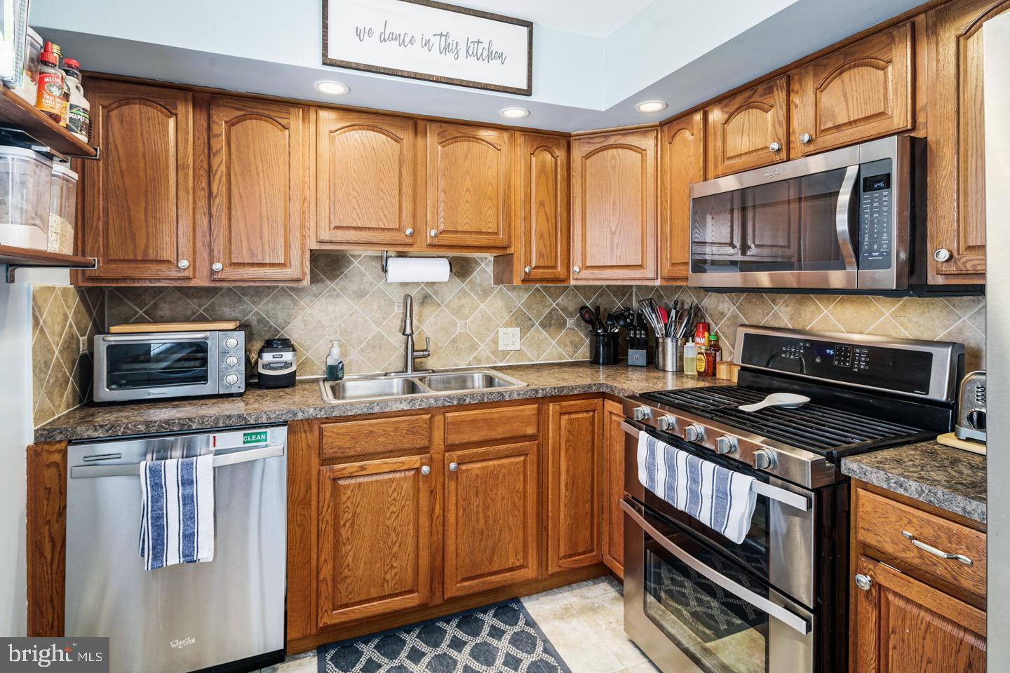 12057 Covert Road Philadelphia, PA 19154 - Photo 13 of 41 Gallery Image 13