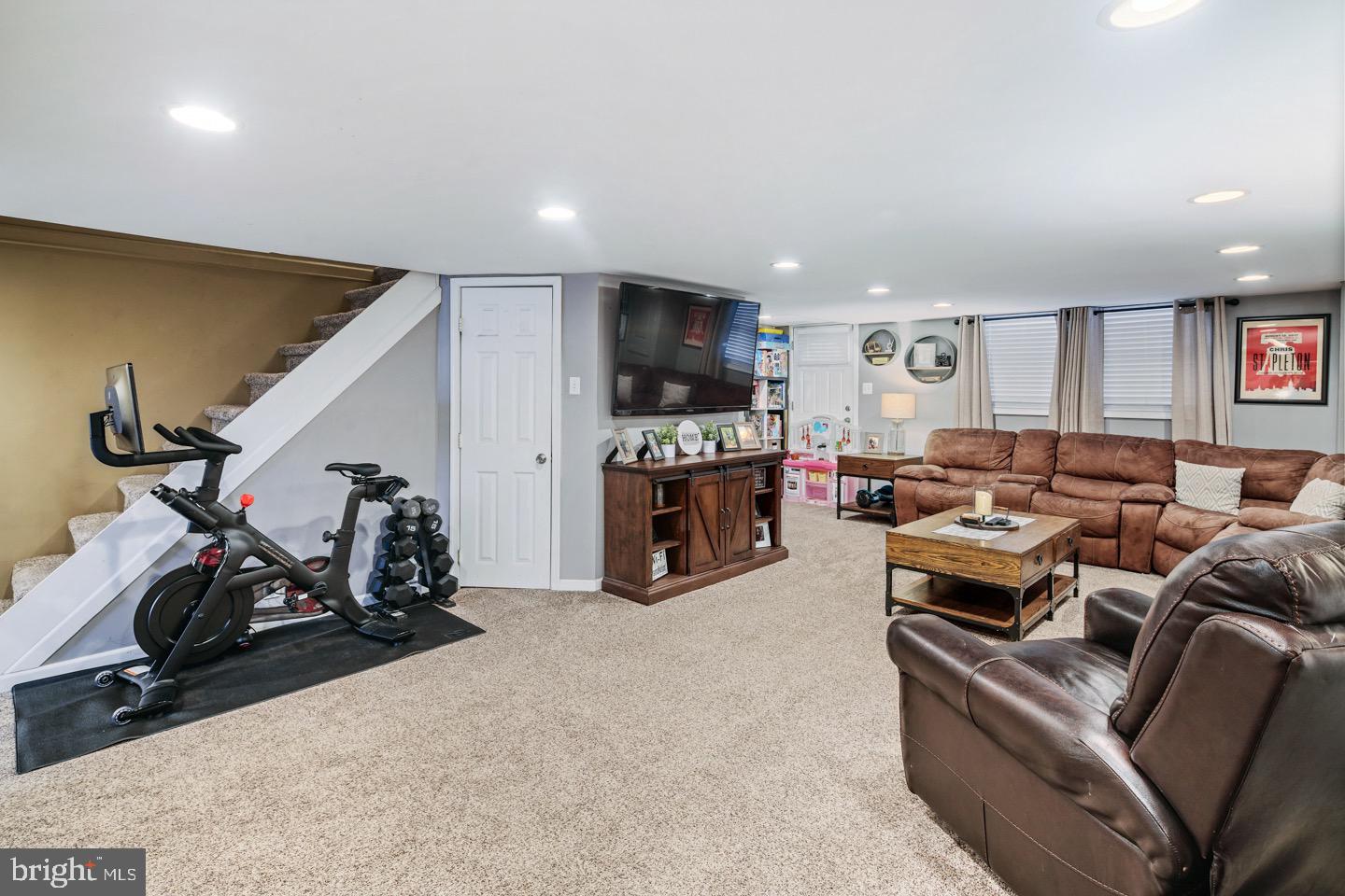 12057 Covert Road Philadelphia, PA 19154 - Photo 19 of 41 Gallery Image 19