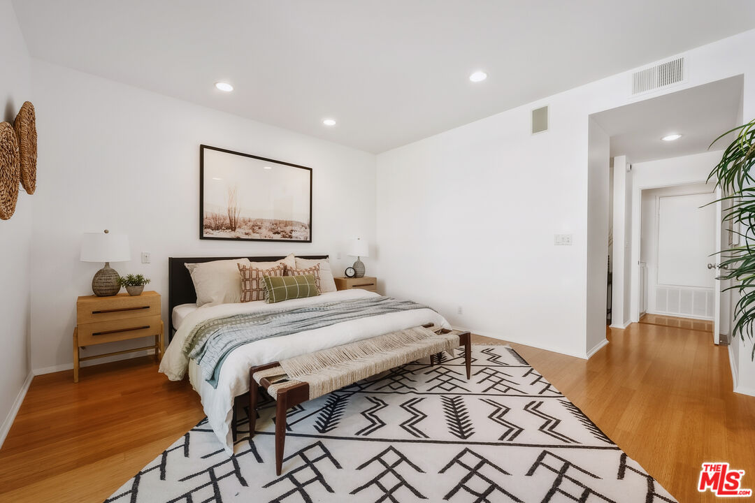 311 Bora Bora Way, Unit 315 Marina del Rey, CA 90292 - Photo 14 of 34 a bedroom with a bed and a painting on the wall