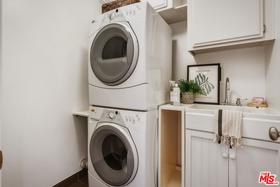 311 Bora Bora Way, Unit 315 Marina del Rey, CA 90292 - Photo 20 of 34 a view of entryway with washer and dryer