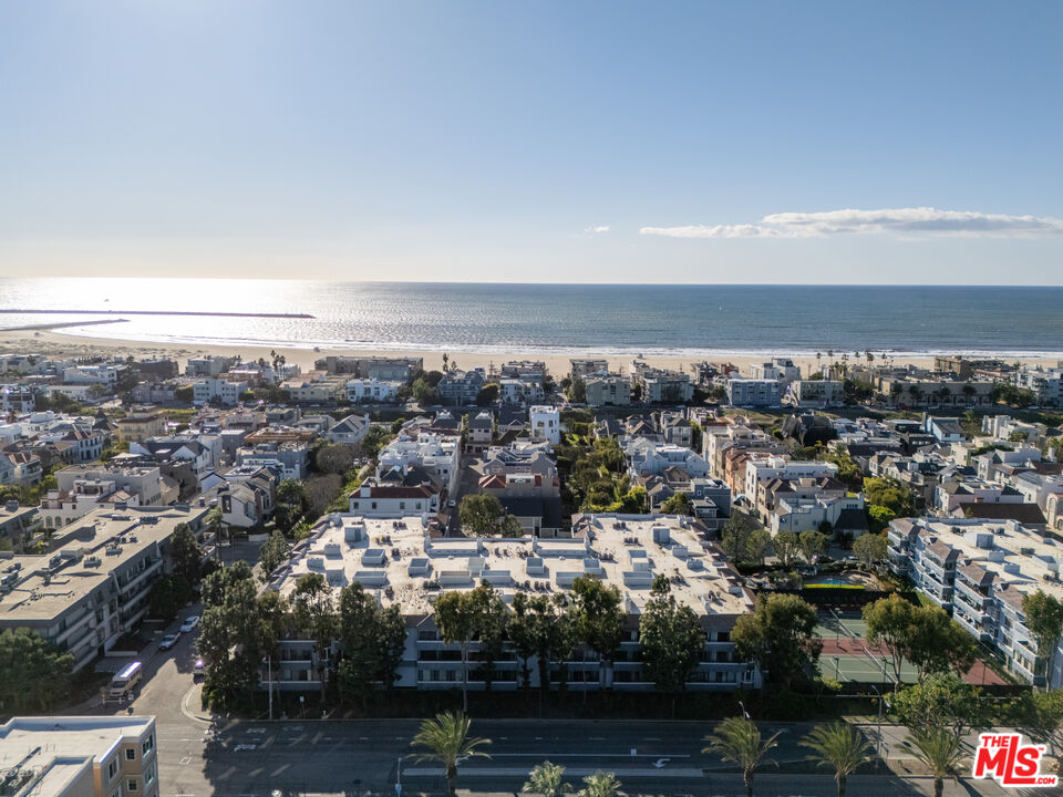 311 Bora Bora Way, Unit 315 Marina del Rey, CA 90292 - Photo 28 of 34 an aerial view of a city