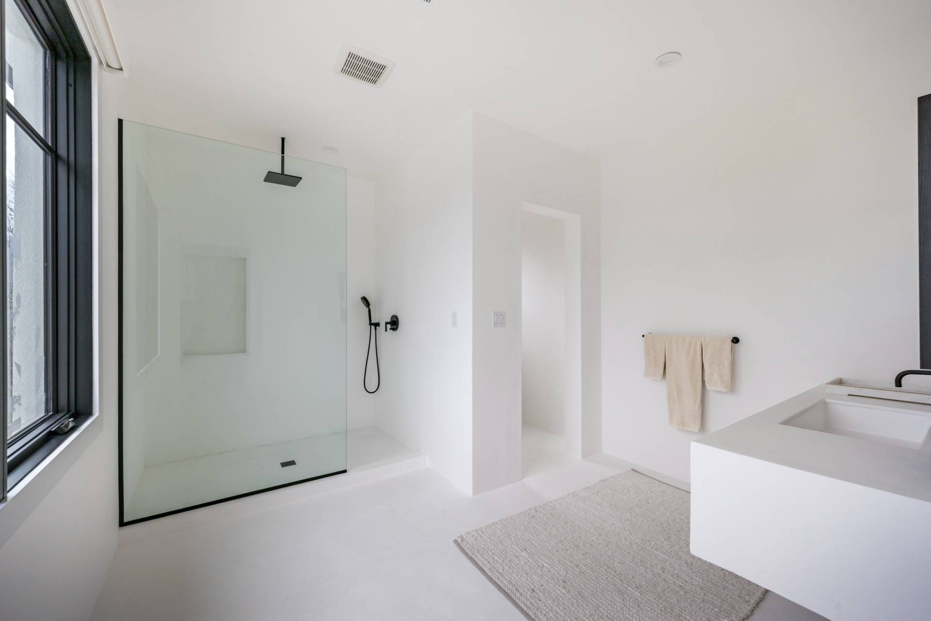 38 Chatfields Ridge Road East Hampton, NY 11937 - Photo 14 of 27 a bathroom with a bathtub and shower