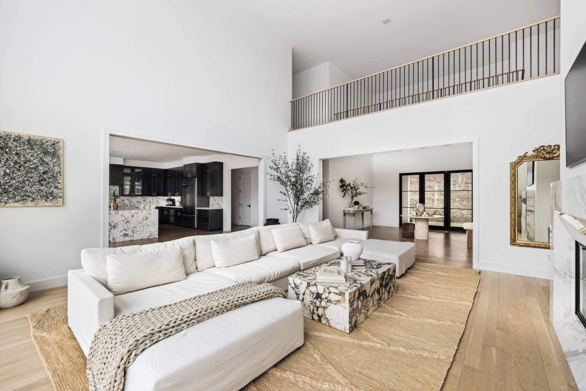 38 Chatfields Ridge Road East Hampton, NY 11937 - Photo 3 of 27 a living room with furniture