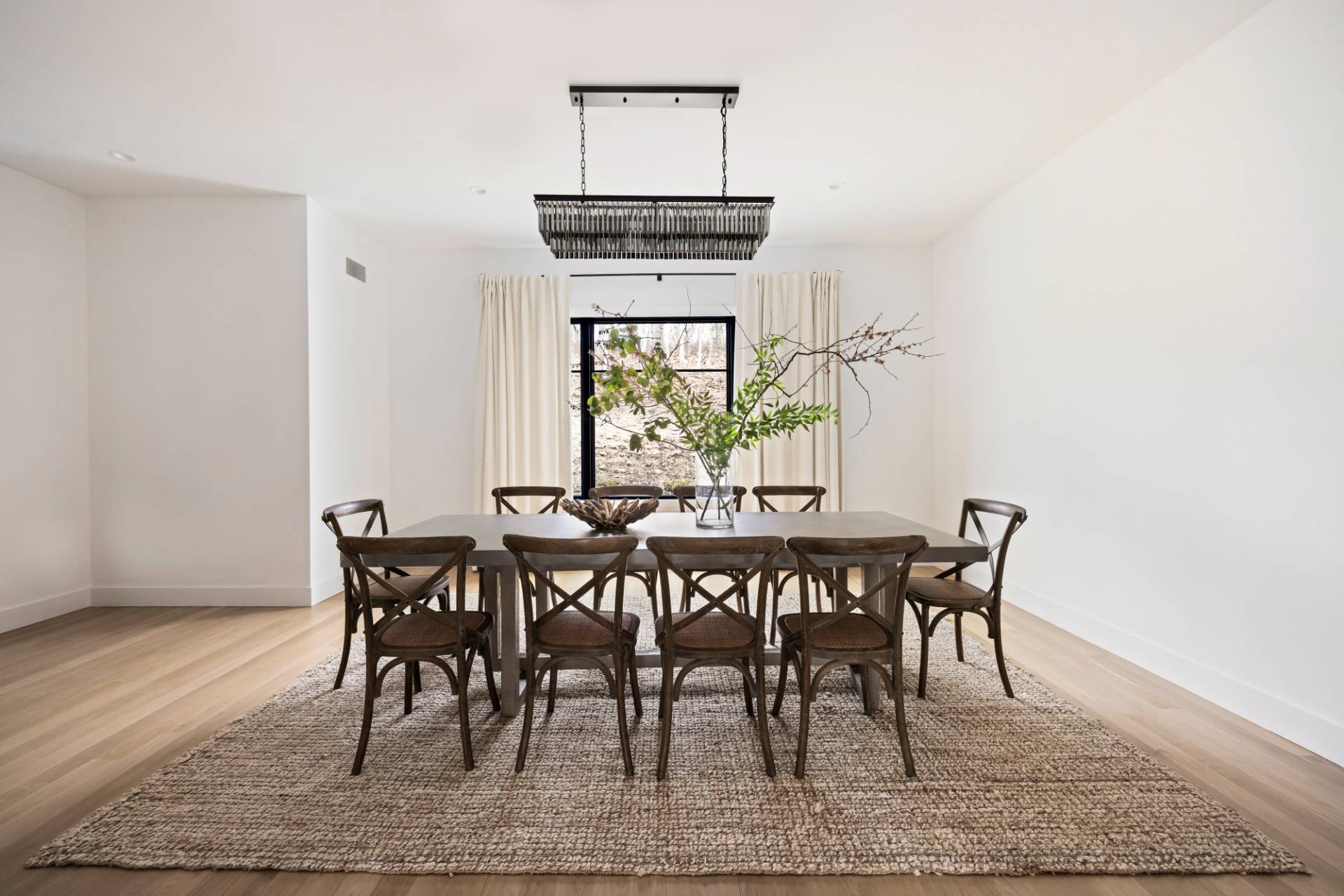 38 Chatfields Ridge Road East Hampton, NY 11937 - Photo 6 of 27 a view of a dining room with furniture