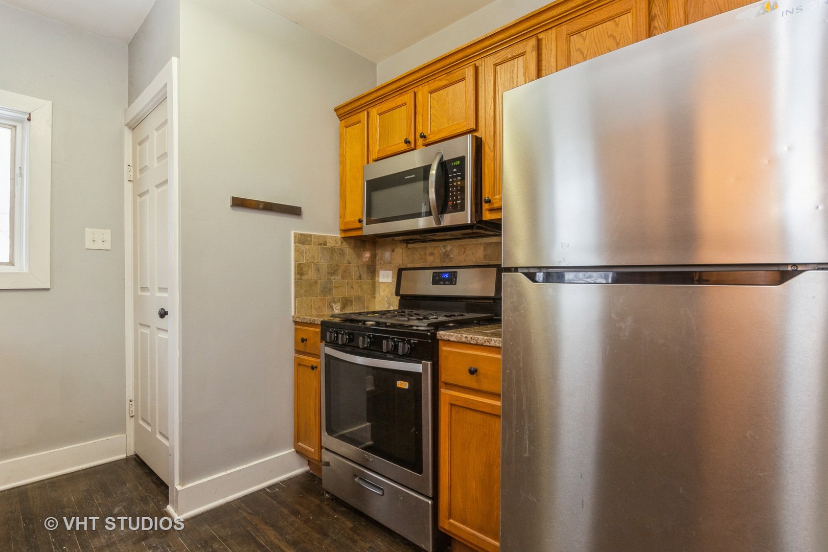 1124 Plainfield Road Joliet, IL 60435 - Photo 4 of 13 Gallery Image 4