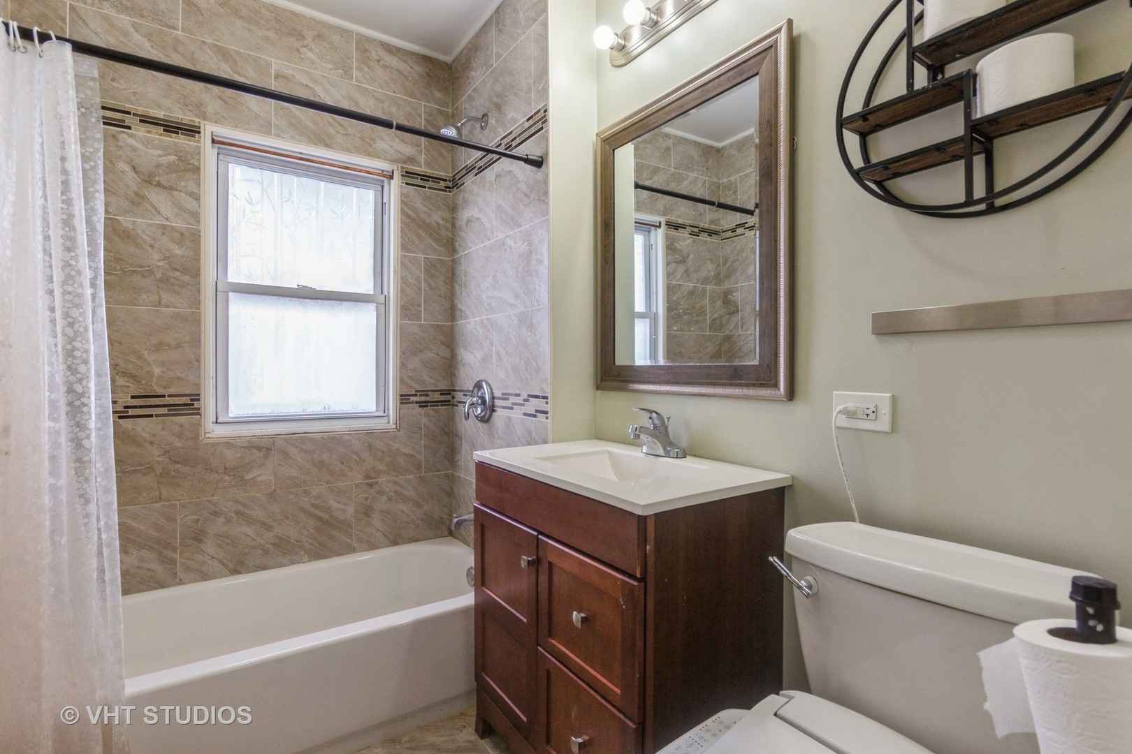1124 Plainfield Road Joliet, IL 60435 - Photo 7 of 13 Gallery Image 7