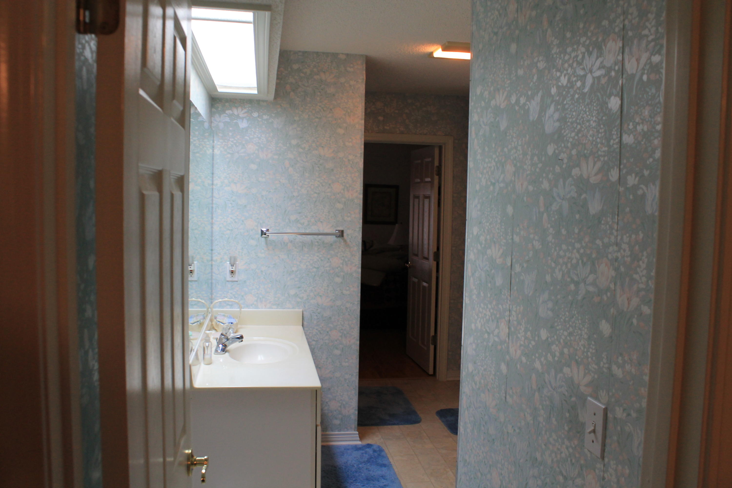 5876 Ward Ranch Road Crestview, FL 32536 - Photo 38 of 50 a bathroom with a sink and a mirror