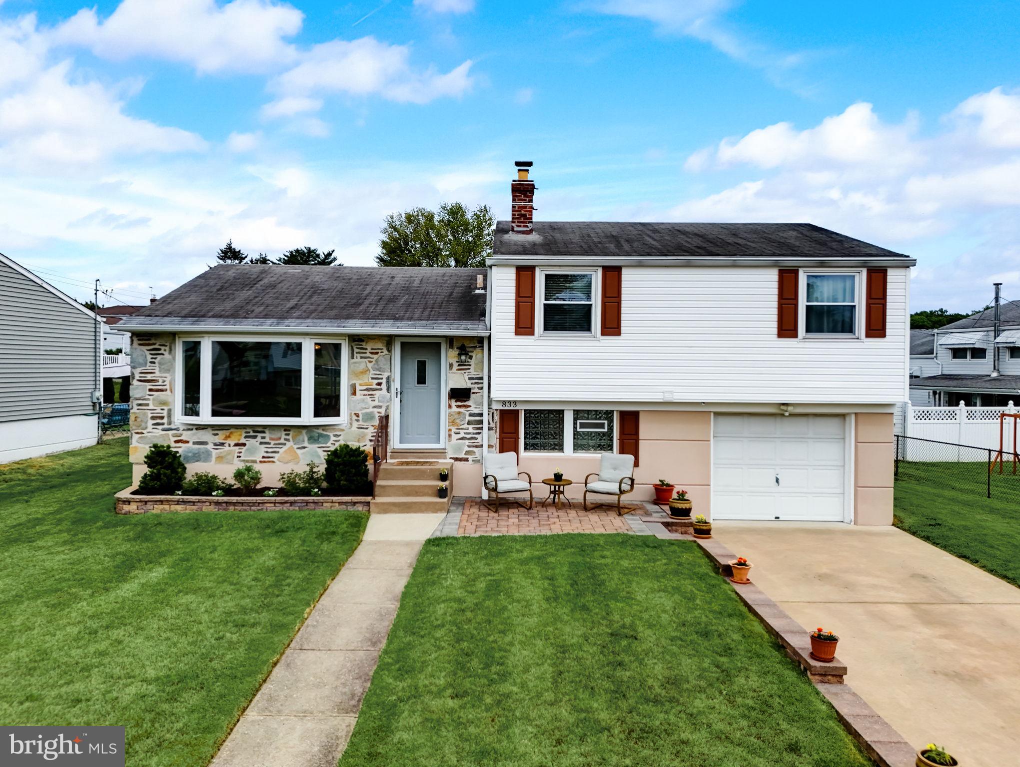 833 Rennard Street Philadelphia, PA 19116 - Photo 3 of 40 Gallery Image 3