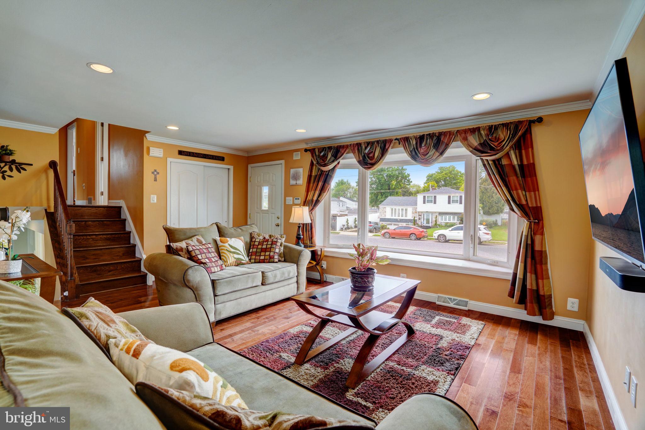 833 Rennard Street Philadelphia, PA 19116 - Photo 4 of 40 Gallery Image 4