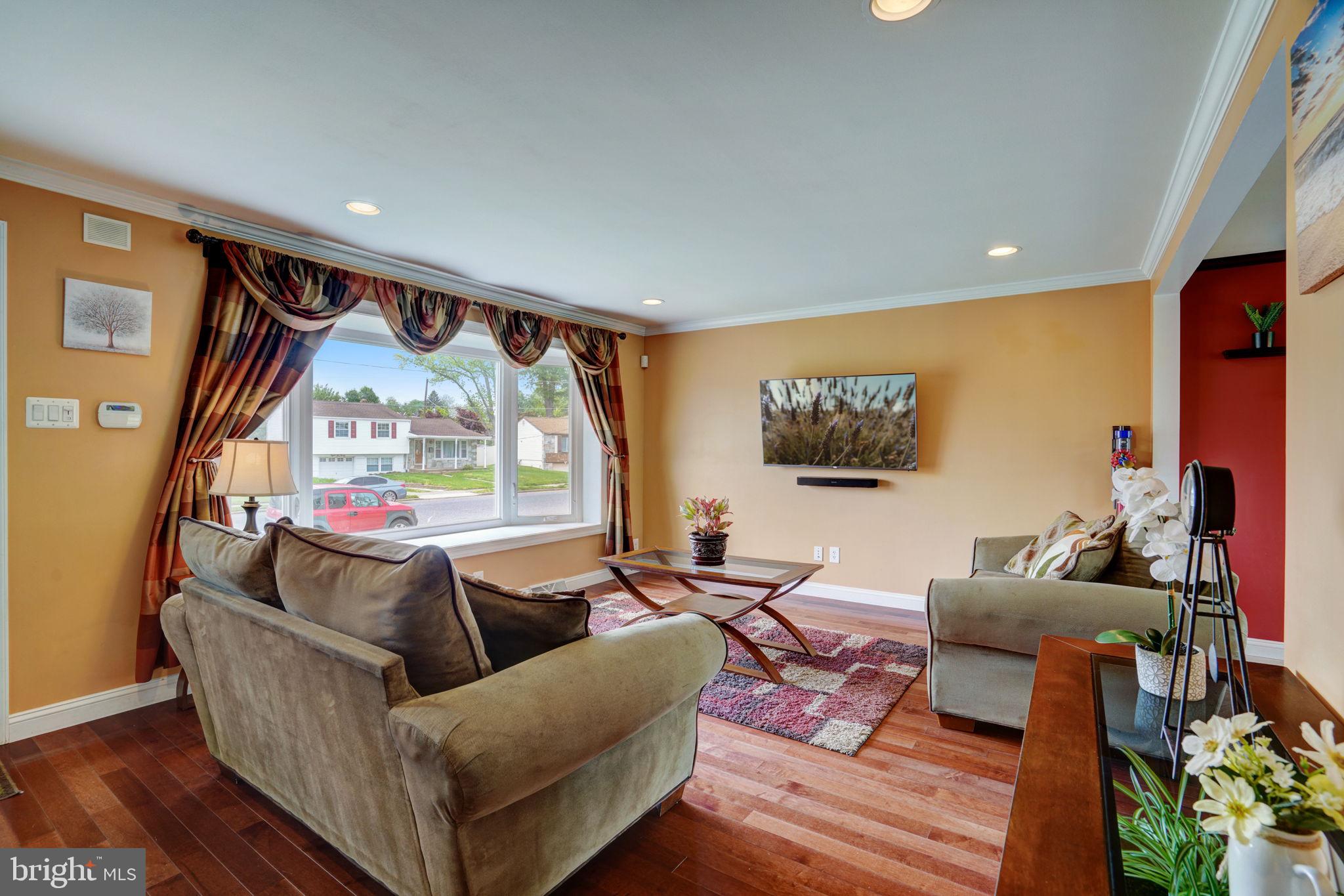 833 Rennard Street Philadelphia, PA 19116 - Photo 6 of 40 Gallery Image 6