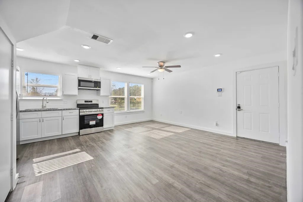 7811 Laura Koppe Road, Unit A Houston, TX 77028 - Photo 3 of 23 a view of kitchen with microwave and cabinets