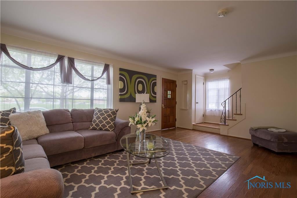 2437 Cheltenham Road Toledo, OH 43606 - Photo 2 of 18 Gallery Image 2
