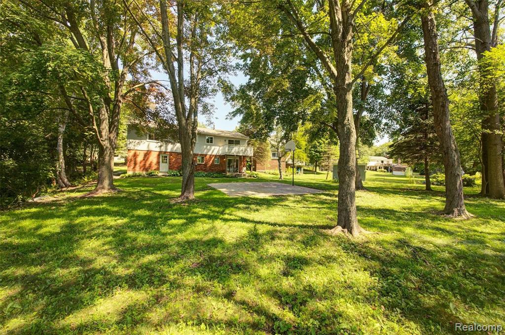 6161 Gordon Road Waterford, MI 48327 - Photo 37 of 53