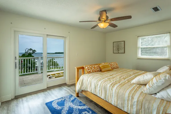 $559,000 | 801 Southeast Ave F, Carrabelle, FL 32322