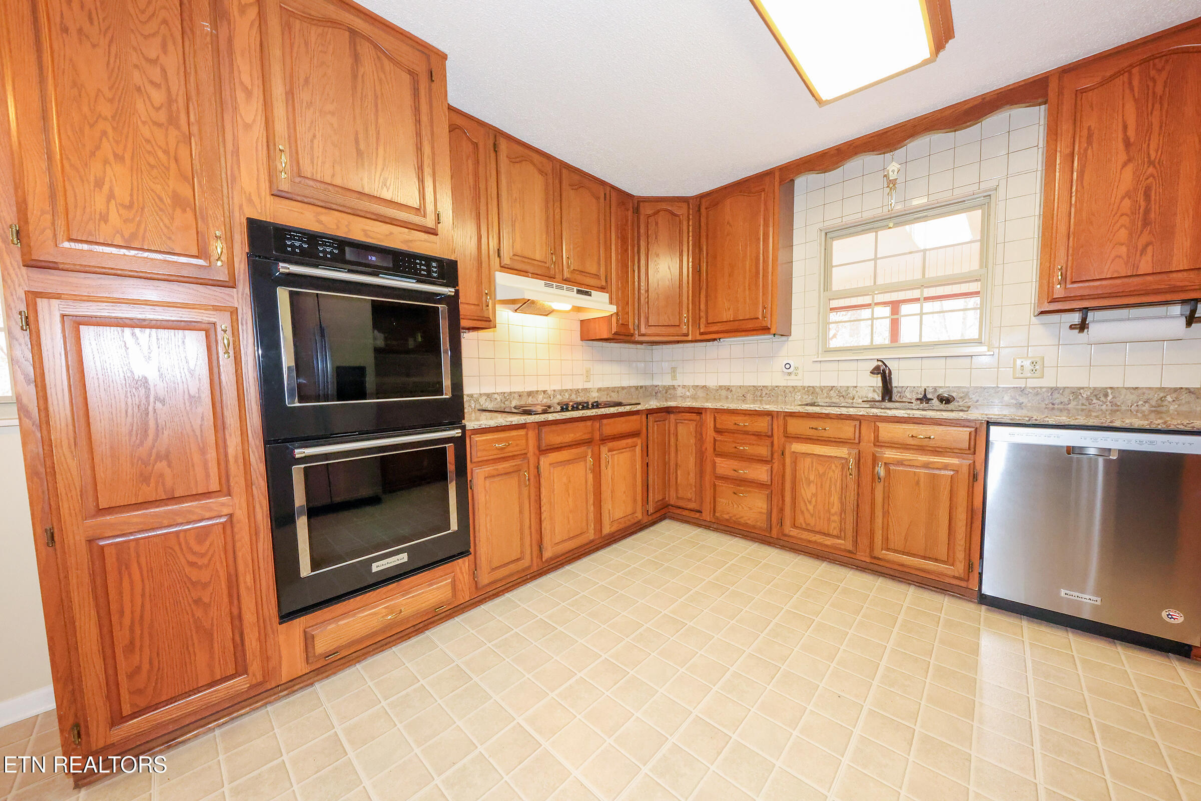 132 Connors Drive Oak Ridge, TN 37830 - Photo 11 of 50 cd2 Kitchen 2