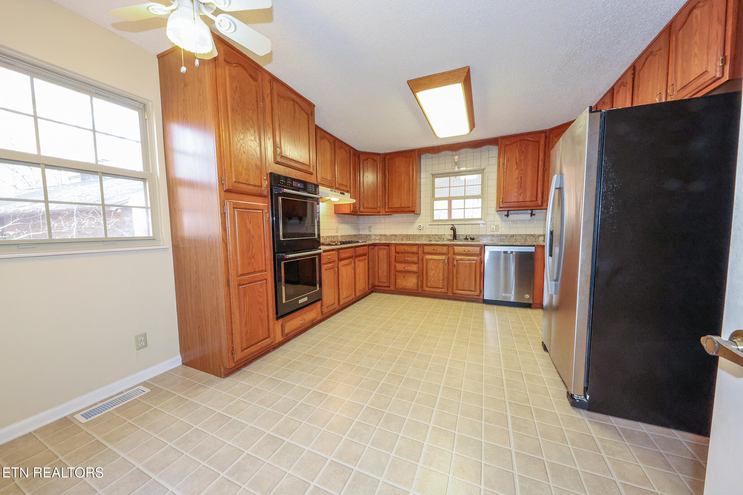 132 Connors Drive Oak Ridge, TN 37830 - Photo 12 of 50 cd2 Kitchen 3