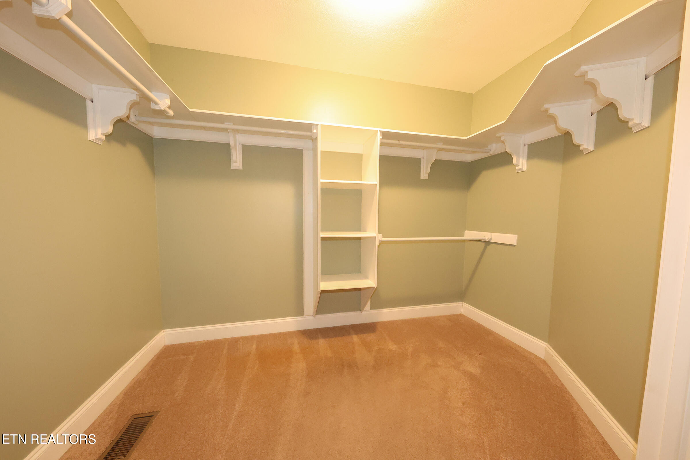 132 Connors Drive Oak Ridge, TN 37830 - Photo 20 of 50 cd2 walkin 1