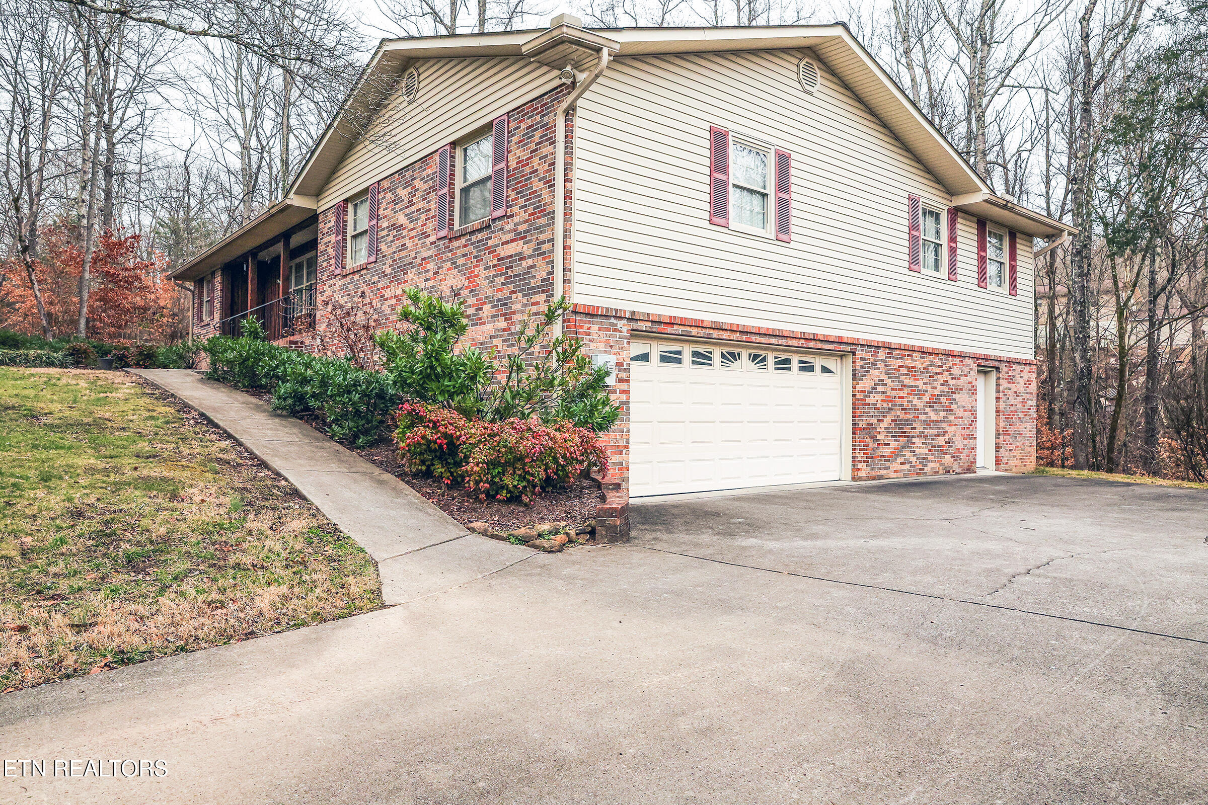 132 Connors Drive Oak Ridge, TN 37830 - Photo 3 of 50 132cd ext side 1