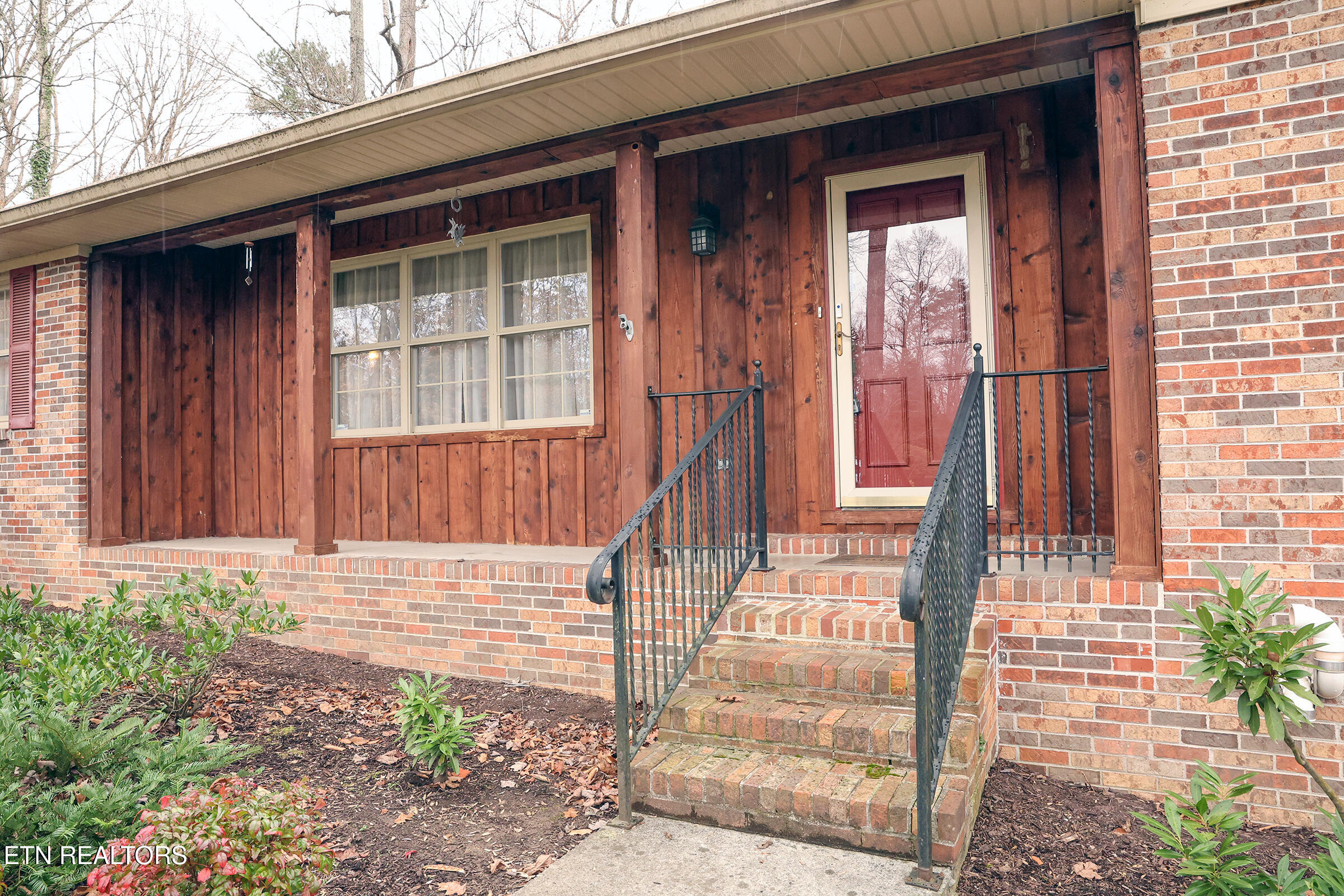 132 Connors Drive Oak Ridge, TN 37830 - Photo 4 of 50 132cd front porch 1