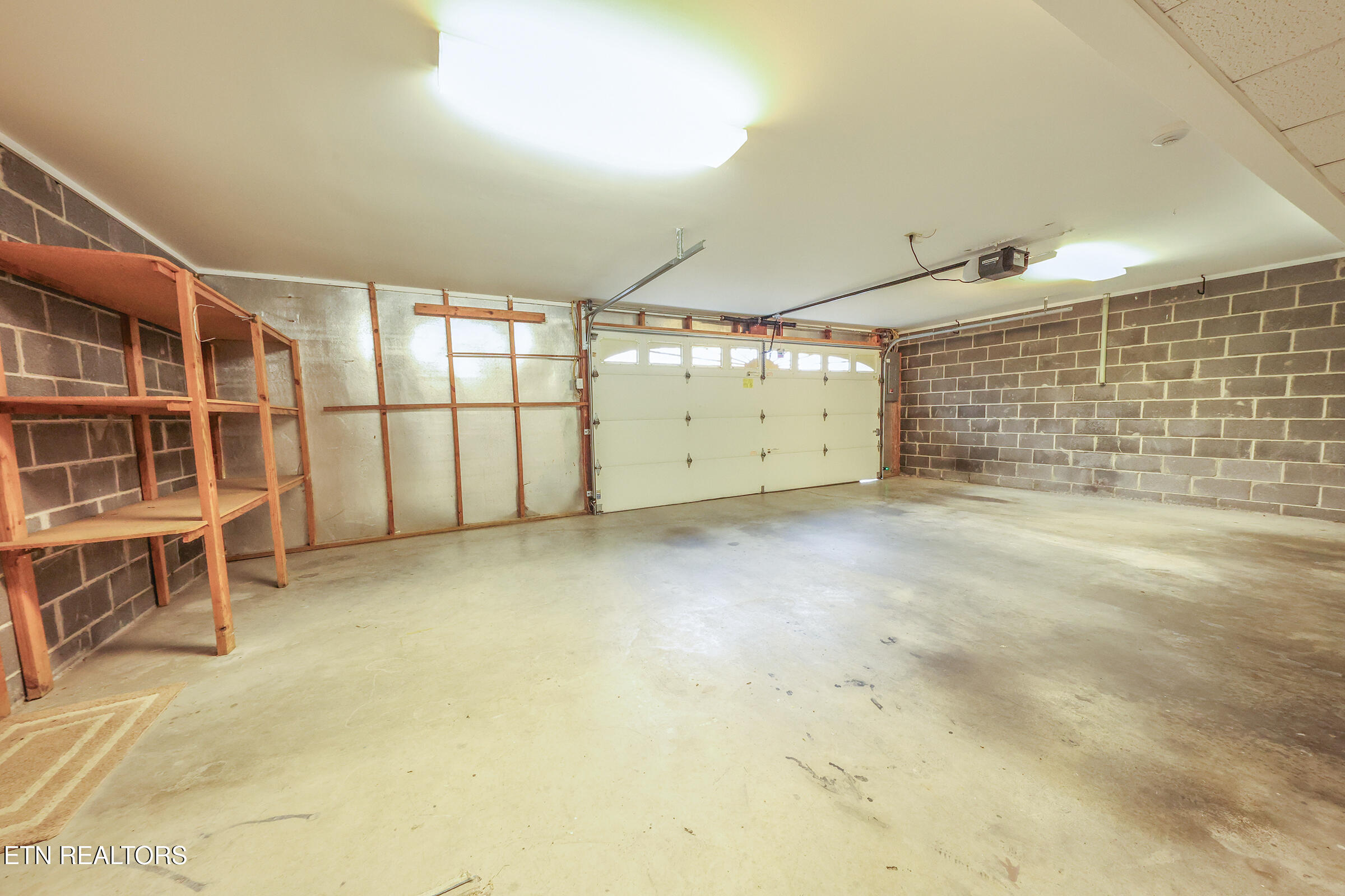 132 Connors Drive Oak Ridge, TN 37830 - Photo 45 of 50 132cd garage 1