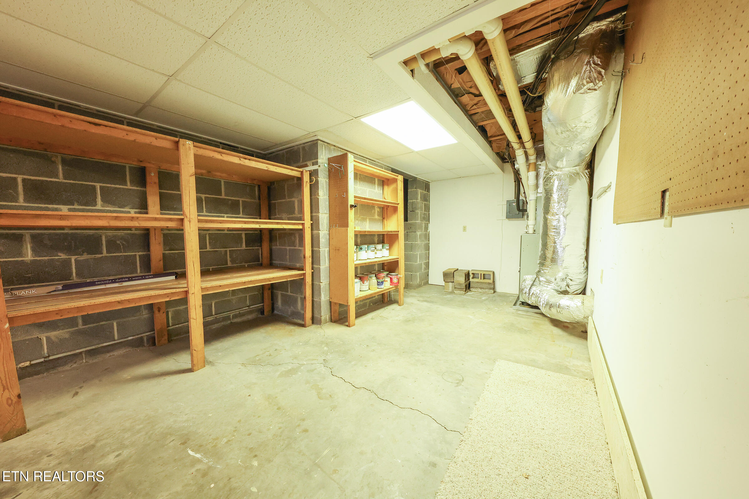 132 Connors Drive Oak Ridge, TN 37830 - Photo 46 of 50 132cd Garage 2