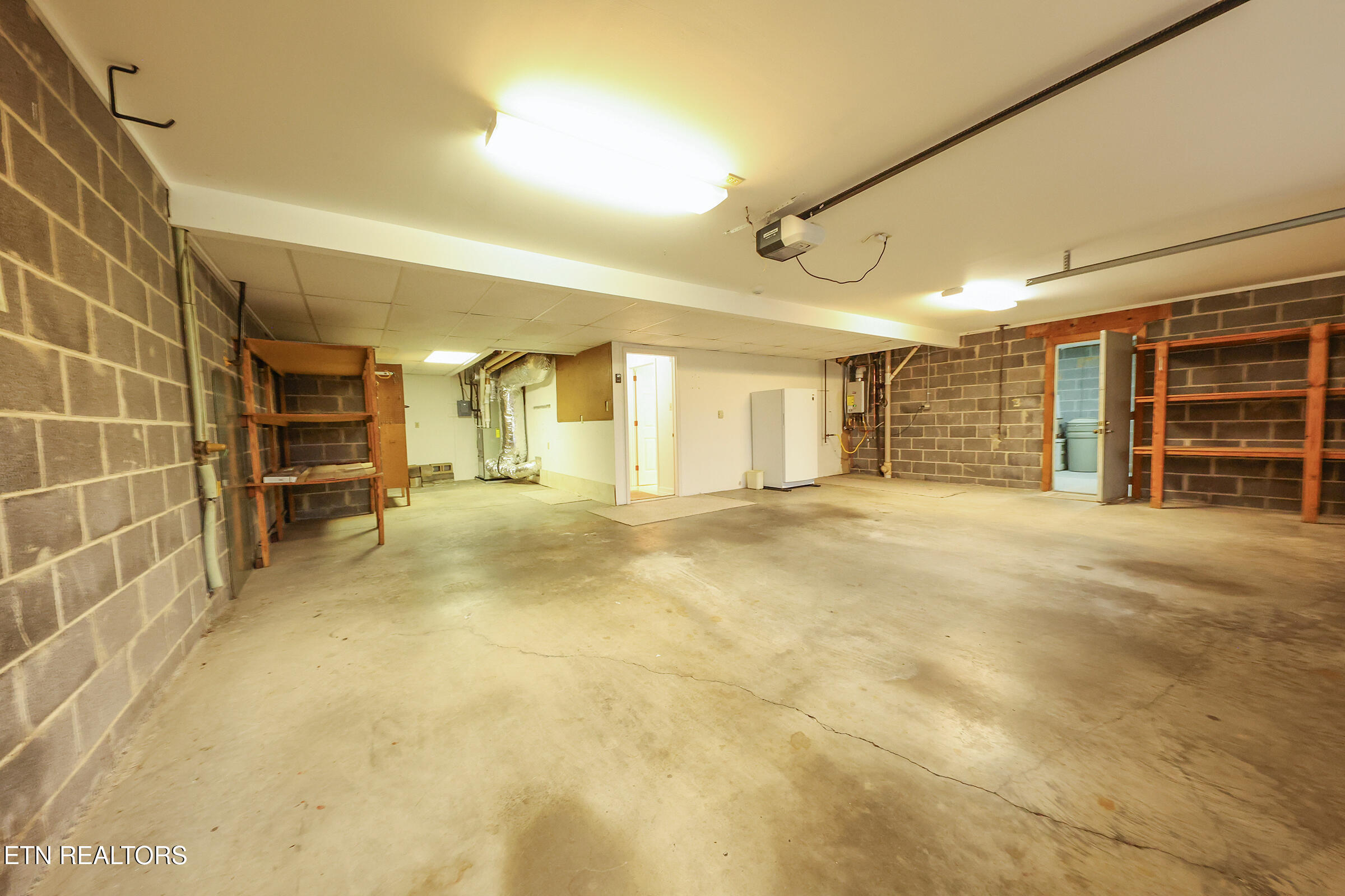 132 Connors Drive Oak Ridge, TN 37830 - Photo 47 of 50 132cd Garage 3