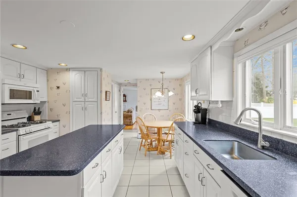 $839,900 | 211 Love Lane, Warwick, RI 02886
